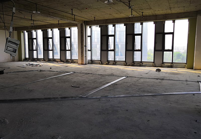 北極光生物科技辦公室裝修強(qiáng)弱電布線工程開始