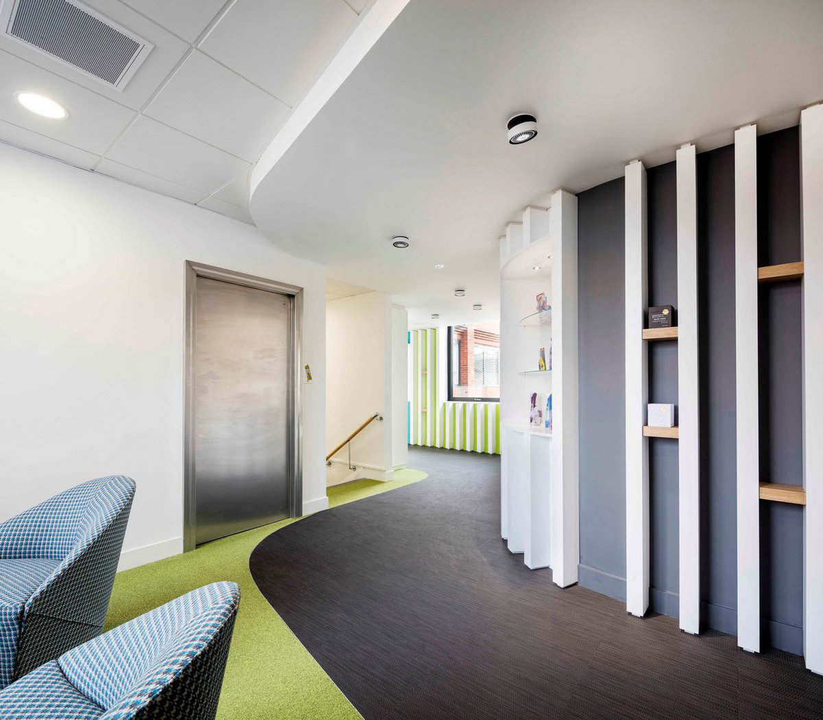 木工做的墻面書架怎么樣 設(shè)計墻面書架注意事項