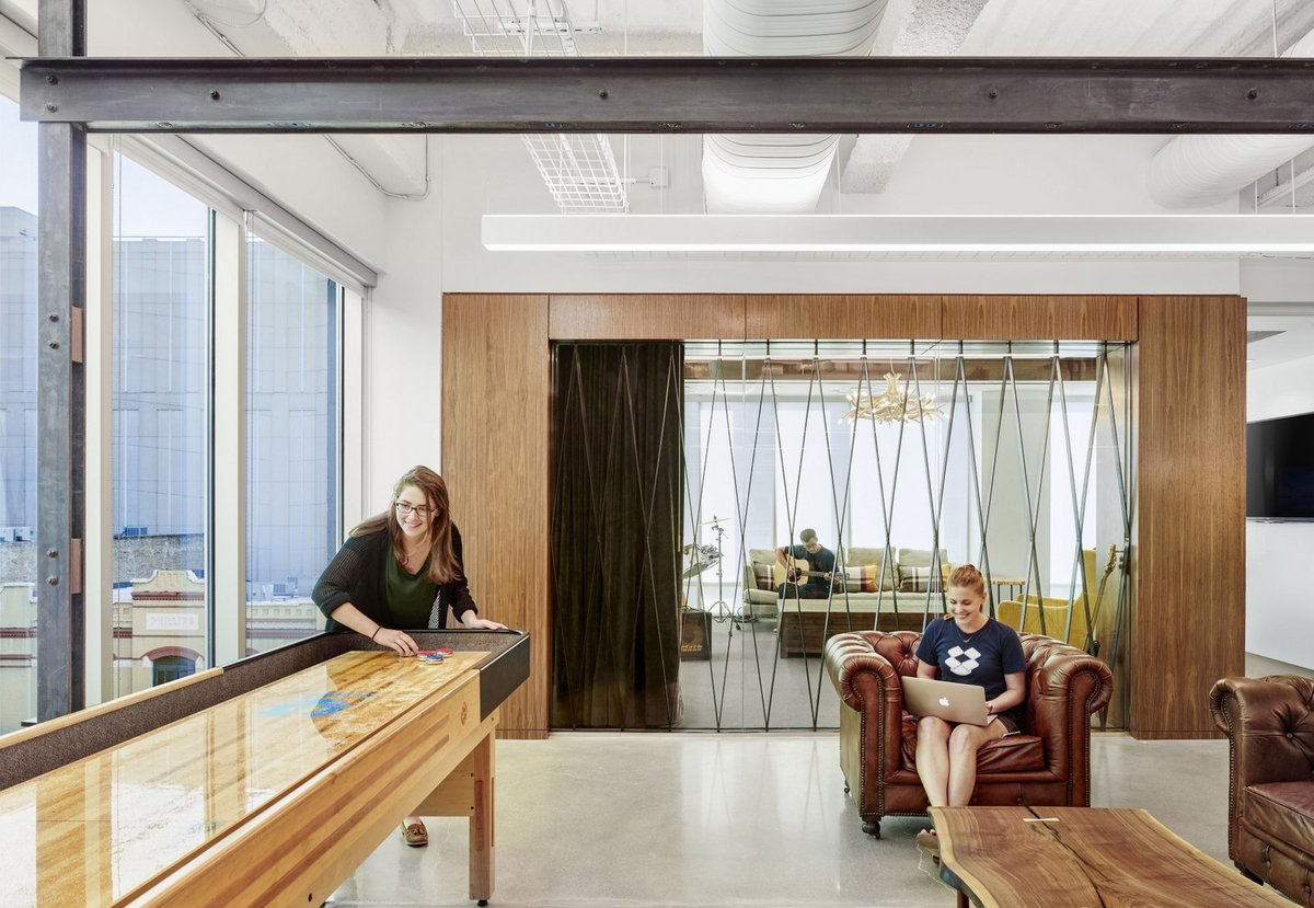 南京辦公室裝修中 清洗空調(diào)需要用什么？