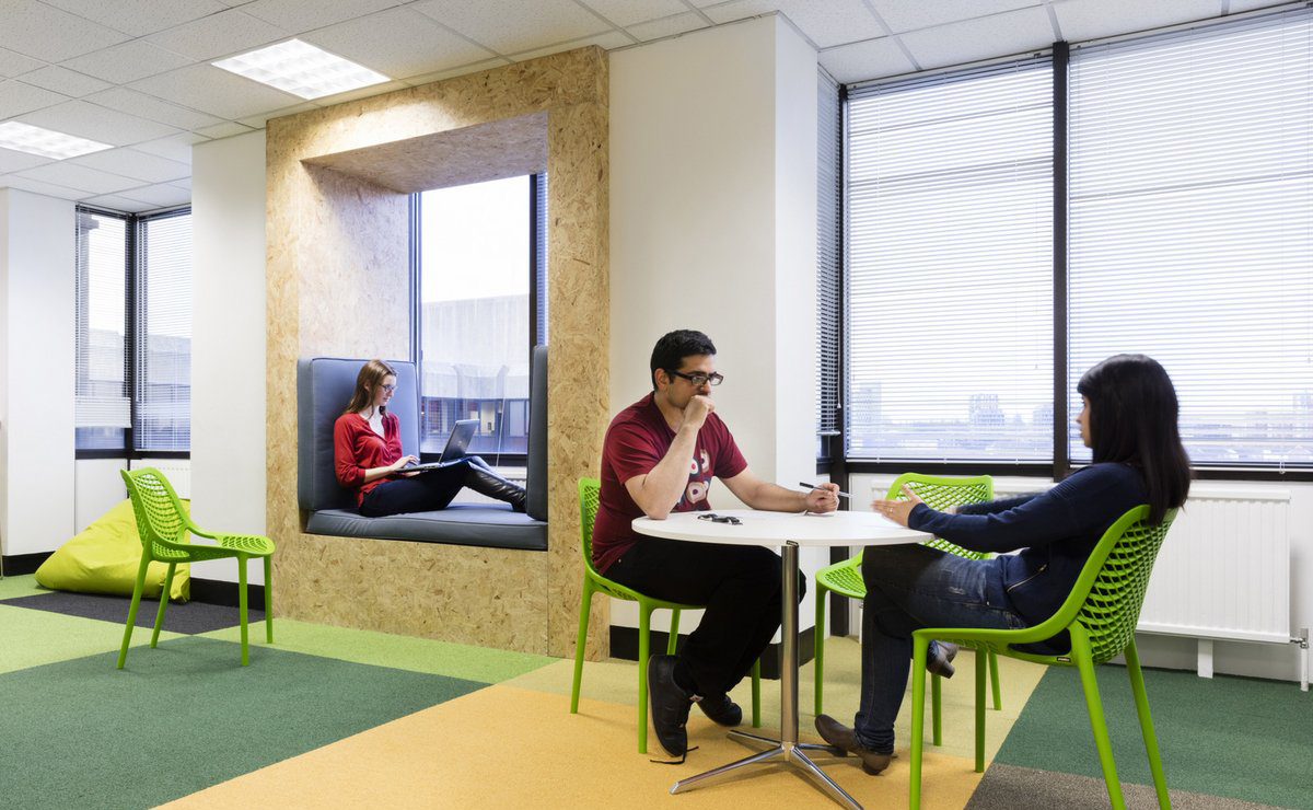 南京辦公室裝修中休閑茶幾的搭配選擇