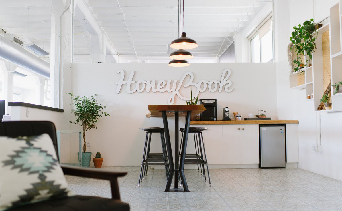 南京店面裝修 眼鏡店裝修如何贏(yíng)得顧客青睞