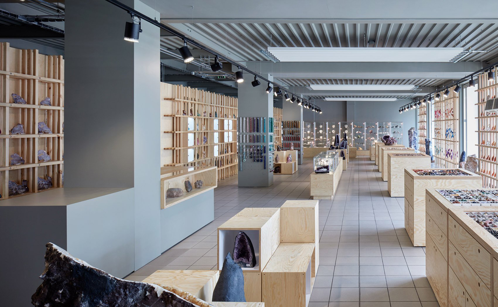 南京女裝店設(shè)計公司 女裝店裝修如何讓效果更好