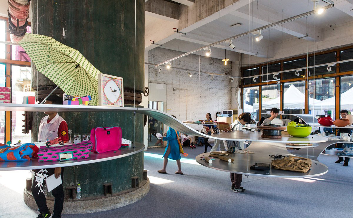 南京服裝店設(shè)計公司 服裝店設(shè)計如何突出品位