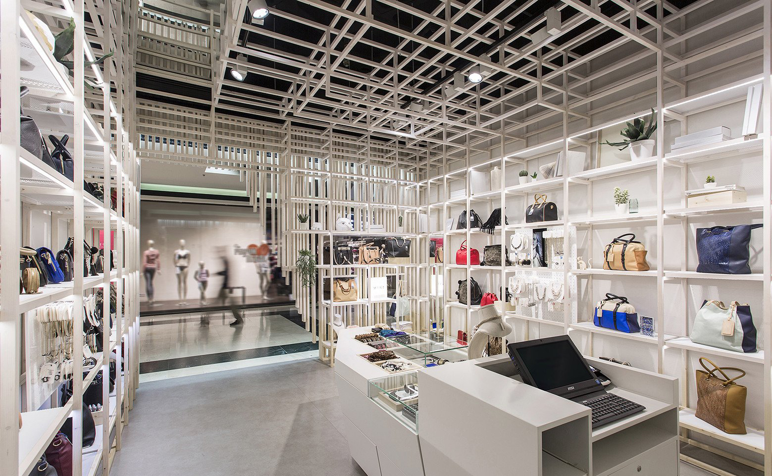 追求“高顏值”是南京女裝店裝修設(shè)計(jì)的需要