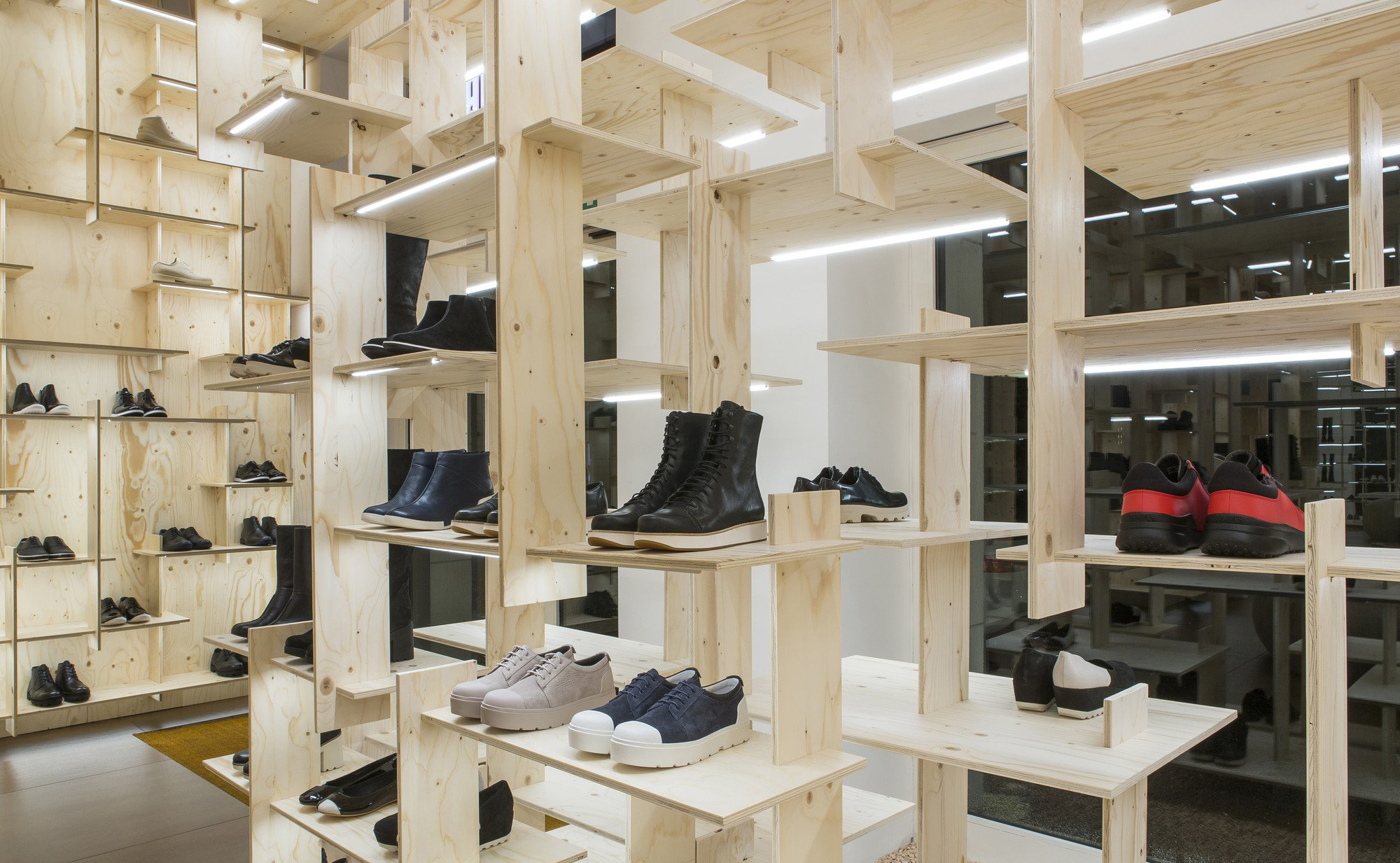 南京男裝店裝修公司 男裝店設(shè)計(jì)要抓住哪些要點(diǎn)