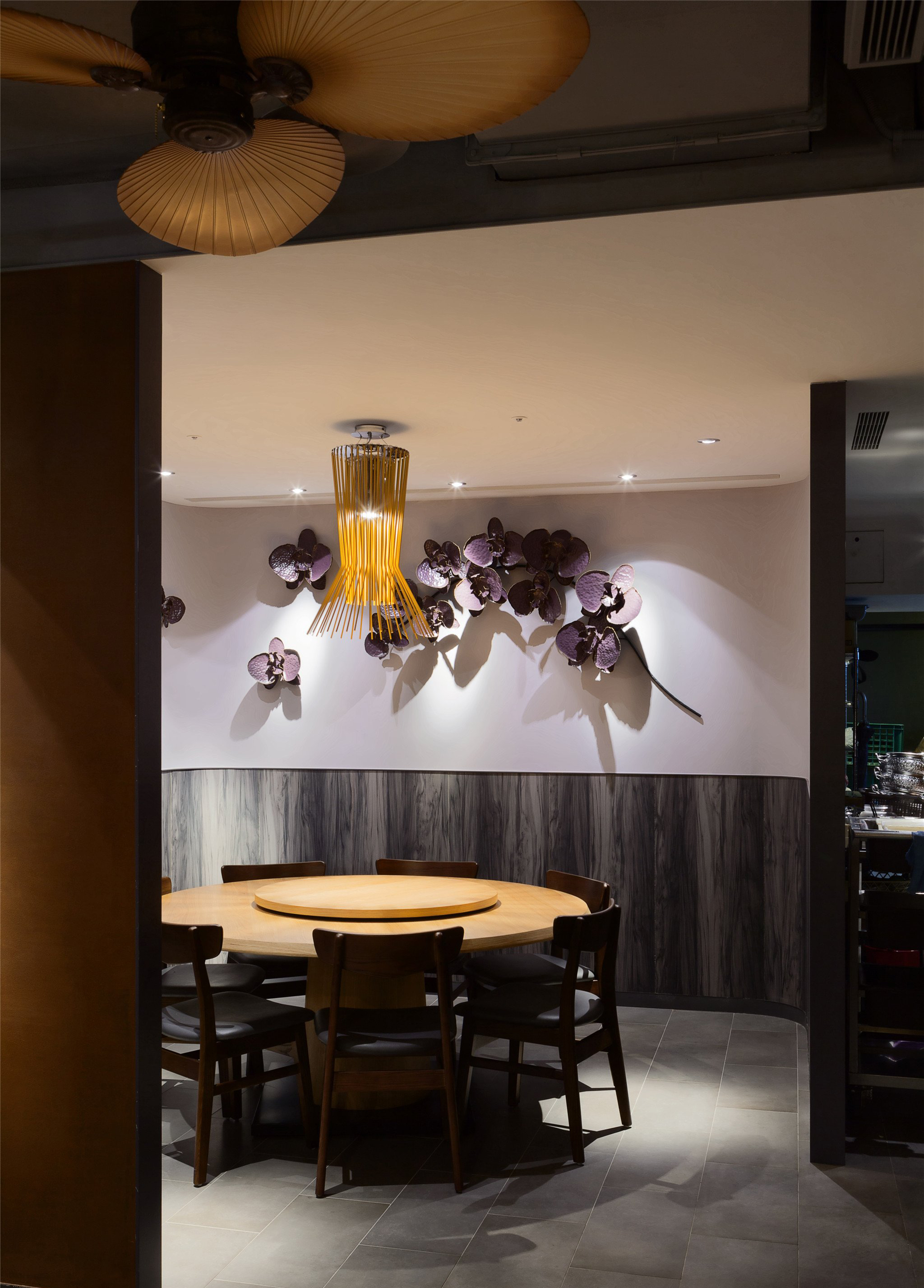 南京餐廳一般都會(huì)怎樣裝修會(huì)更吸引人？