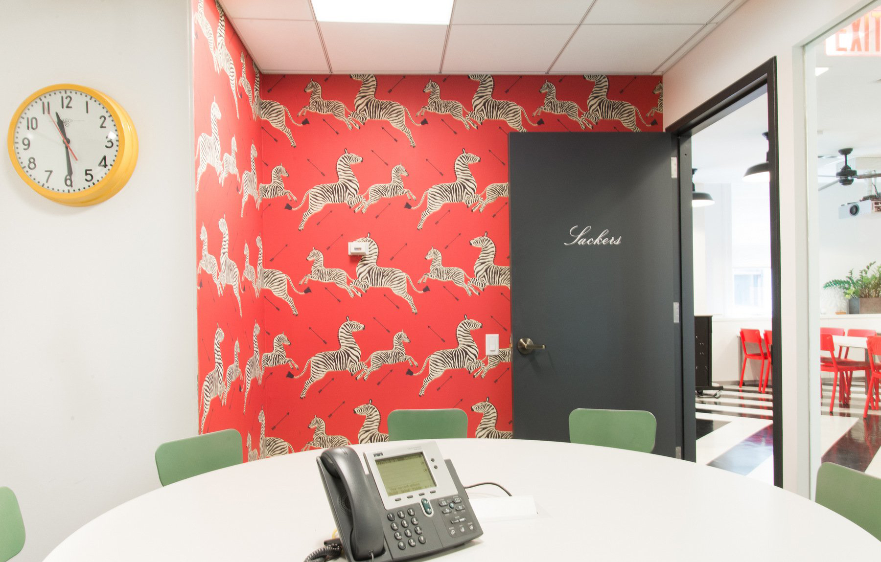 南京辦公室裝修設(shè)計色彩搭配可根據(jù)這4大點選擇