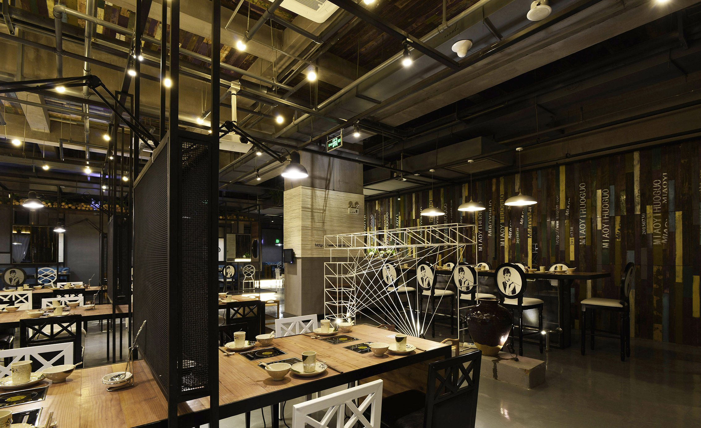 南京火鍋店裝修哪家專業(yè) 自助火鍋店如何裝修舒