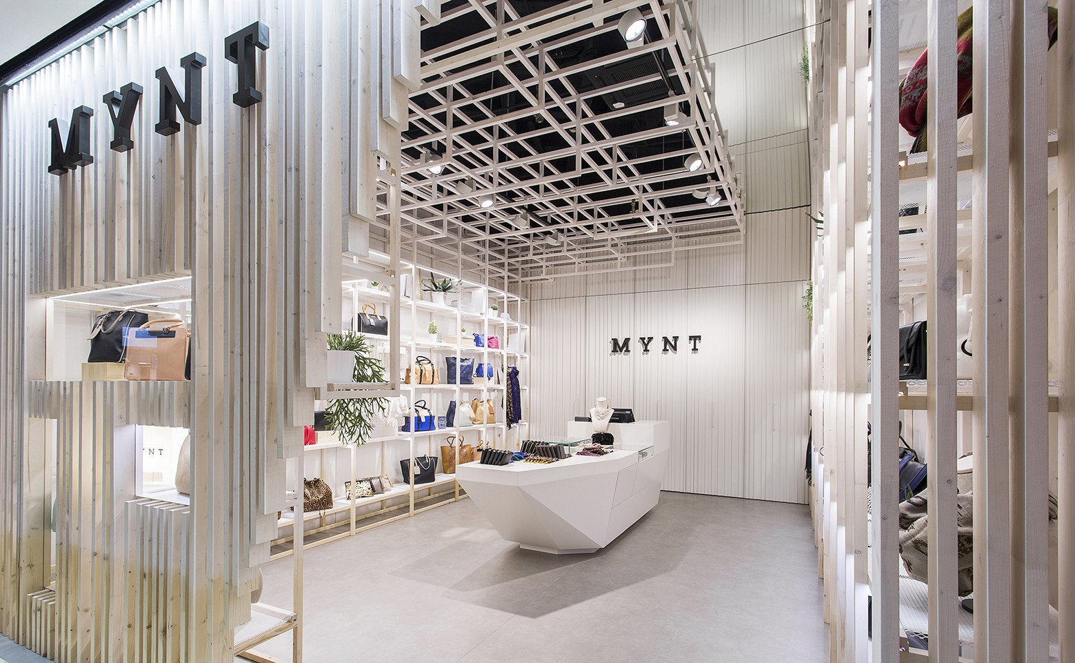 南京女裝專賣店裝修設(shè)計(jì)如何吸引顧客