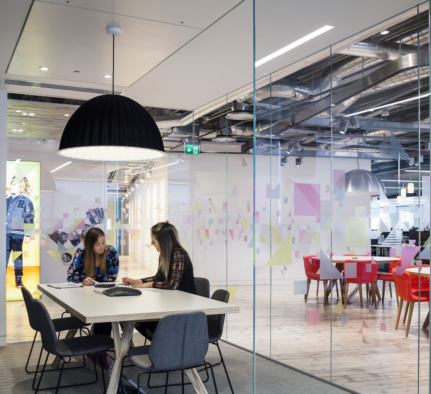 南京裝修清新優(yōu)雅風(fēng)格辦公室設(shè)計注重什么