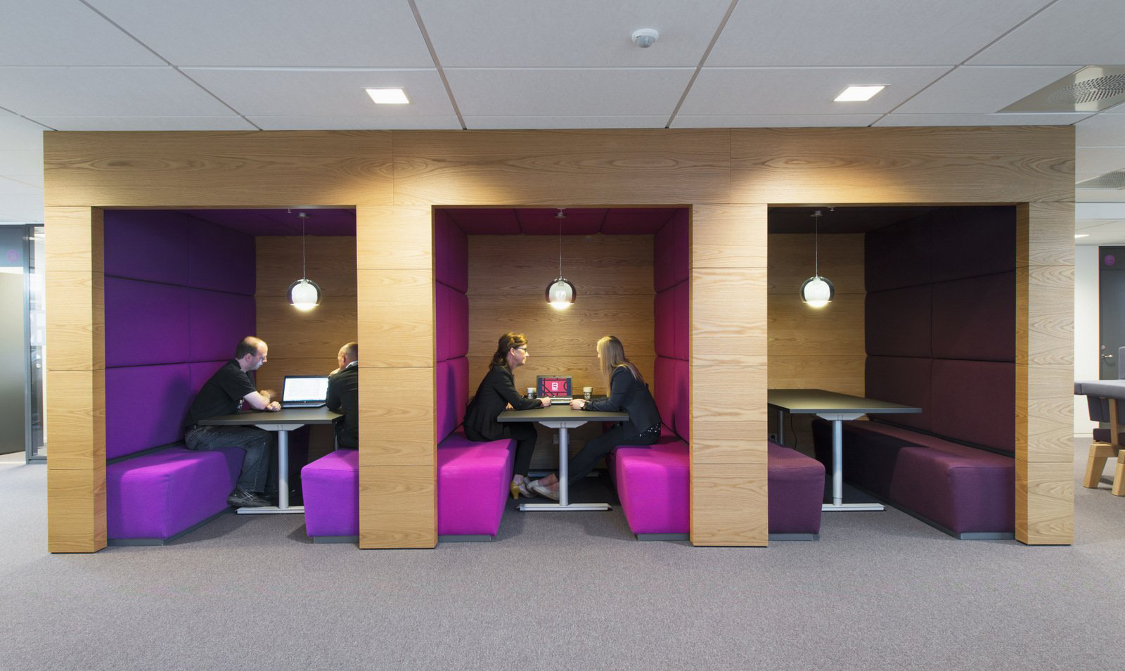 南京辦公裝修黃花梨家具有什么優(yōu)缺點(diǎn)？