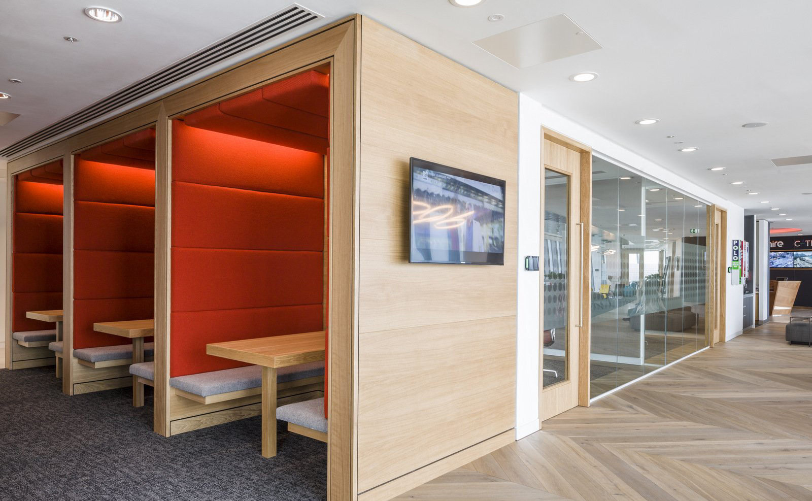 南京辦公裝修什么是烏金木家具？