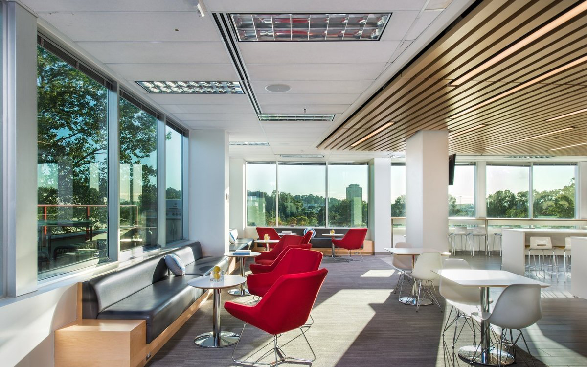 南京辦公裝修公司 辦公桌椅價(jià)格一般多少錢？