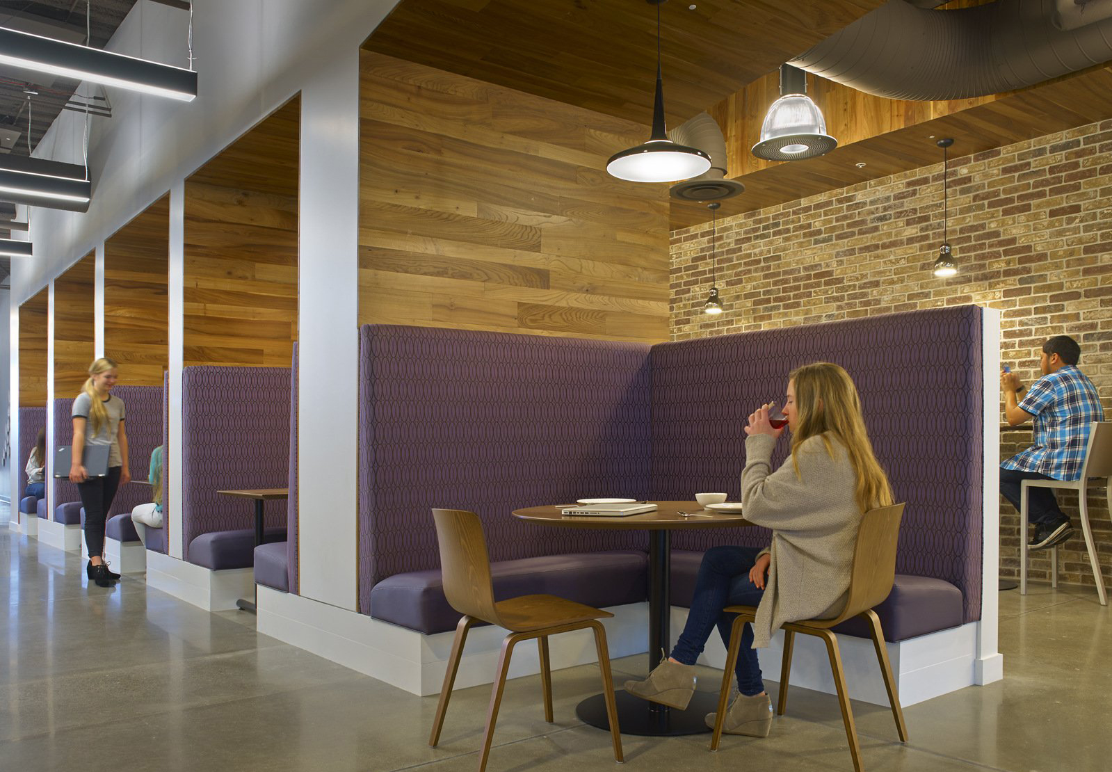 南京辦公裝修地板基材是什么？